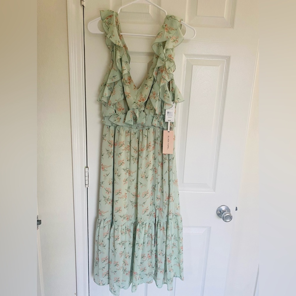 Gorgeous MIDI dress w/ slit